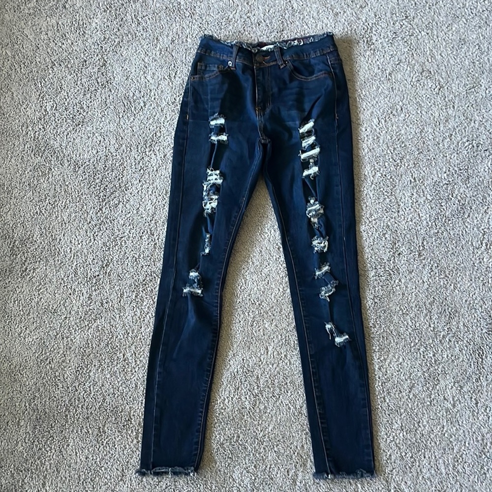 Juniors ripped jeans